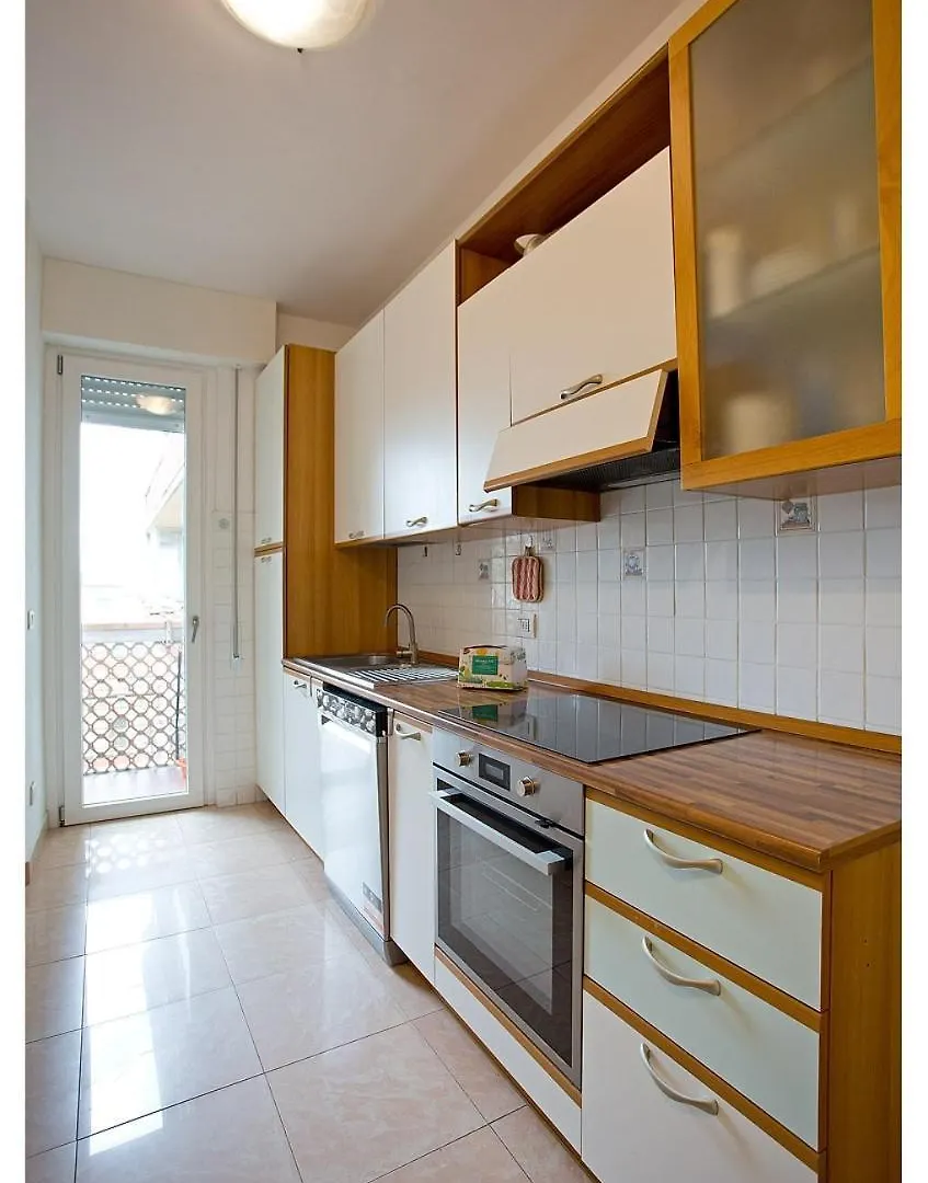 Apartment Casa Nica, Comfortable Flat Just 200 M From The Sea Lido di Camaiore Italy