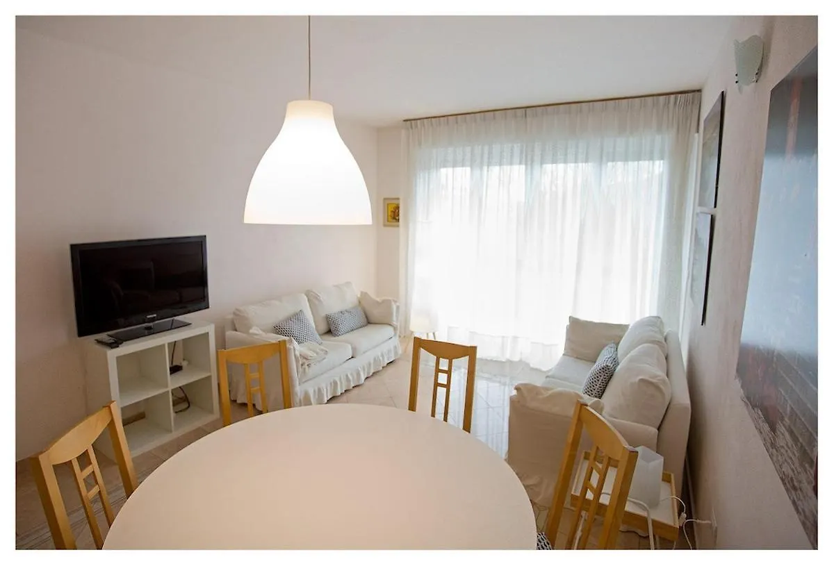 Apartment Casa Nica, Comfortable Flat Just 200 M From The Sea Lido di Camaiore Italy