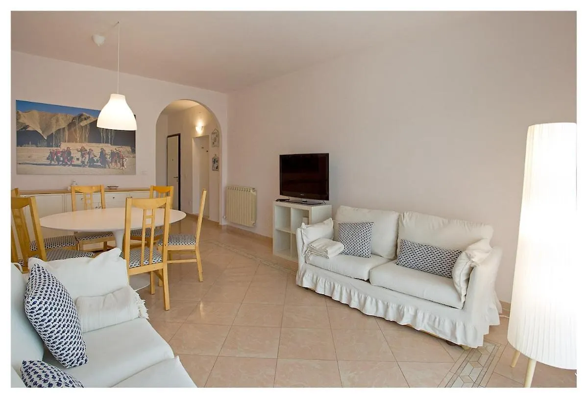 Casa Nica, Comfortable Flat Just 200 M From The Sea Lido di Camaiore Apartment
