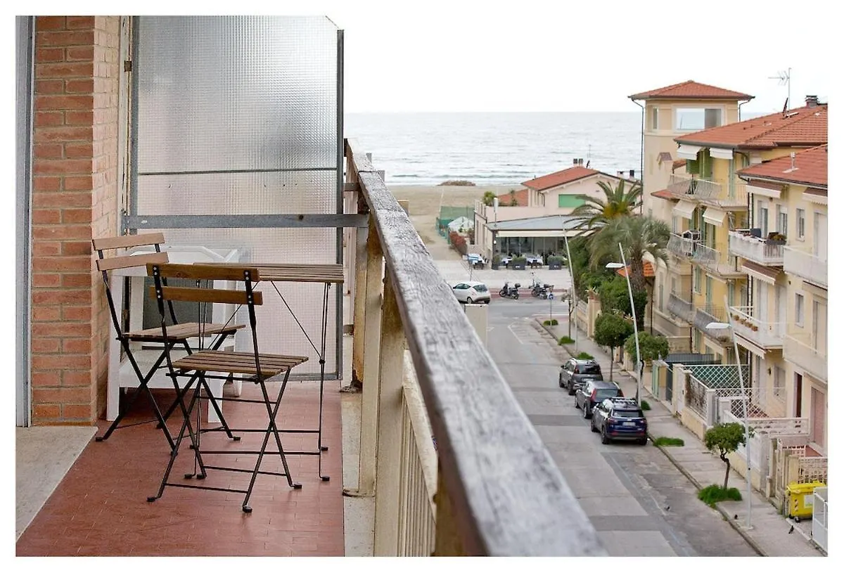 Apartment Casa Nica, Comfortable Flat Just 200 M From The Sea Lido di Camaiore