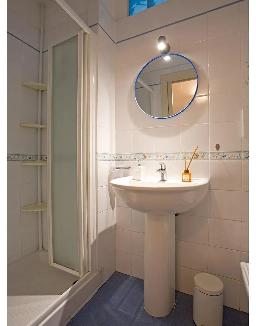 Apartment Casa Nica, Comfortable Flat Just 200 M From The Sea Lido di Camaiore Italy