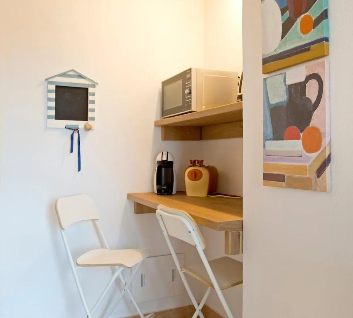 Casa Nica, Comfortable Flat Just 200 M From The Sea Lido di Camaiore 0*,  Italy